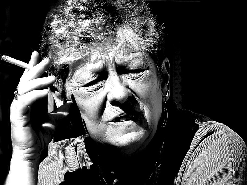 Les risques et effets du tabac sur les personnes âgées